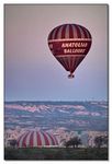 Ein Ballon nach dem anderen steigt aus den Tälern herauf